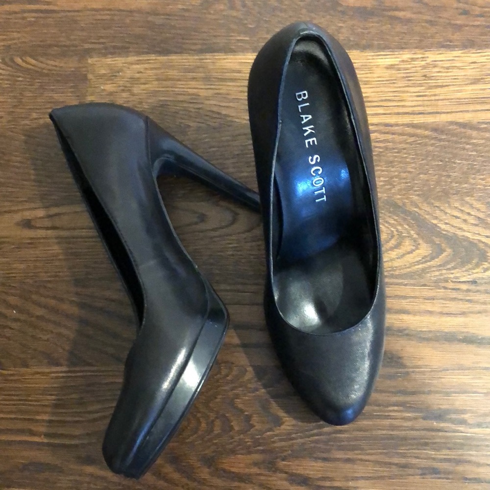 Blake Scott black pump size 7